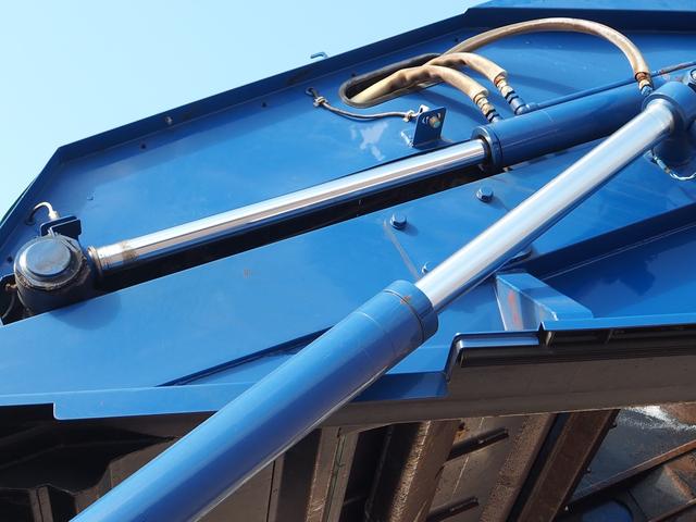 ファイター 　富士車輌製　パッカー車／塵芥車　ＰＬ４１０９　プレス式　容積１０立米　連続スイッチ　汚水タンク付　上物同年　リーフサス　ターボ２４０馬力　積載１．７ｔ　６速ＭＴ　ベッド付き　坂道発進補助装置（12枚目）