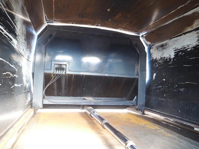 ファイター 　富士車輌製　パッカー車／塵芥車　ＰＬ４１０９　プレス式　容積１０立米　連続スイッチ　汚水タンク付　上物同年　リーフサス　ターボ２４０馬力　積載１．７ｔ　６速ＭＴ　ベッド付き　坂道発進補助装置（15枚目）