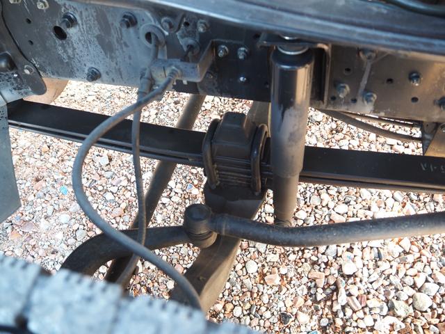 ファイター 　富士車輌製　パッカー車／塵芥車　ＰＬ４１０９　プレス式　容積１０立米　連続スイッチ　汚水タンク付　上物同年　リーフサス　ターボ２４０馬力　積載１．７ｔ　６速ＭＴ　ベッド付き　坂道発進補助装置（25枚目）