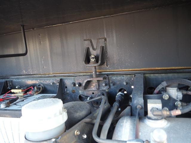 ファイター 　富士車輌製　パッカー車／塵芥車　ＰＬ４１０９　プレス式　容積１０立米　連続スイッチ　汚水タンク付　上物同年　リーフサス　ターボ２４０馬力　積載１．７ｔ　６速ＭＴ　ベッド付き　坂道発進補助装置（28枚目）