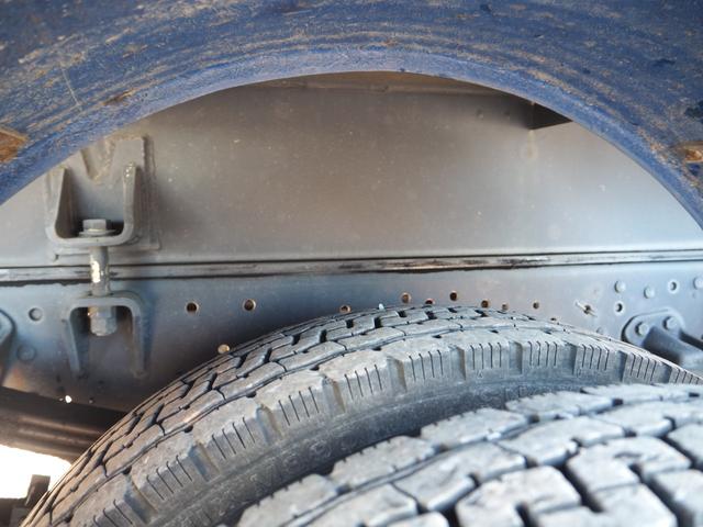 ファイター 　富士車輌製　パッカー車／塵芥車　ＰＬ４１０９　プレス式　容積１０立米　連続スイッチ　汚水タンク付　上物同年　リーフサス　ターボ２４０馬力　積載１．７ｔ　６速ＭＴ　ベッド付き　坂道発進補助装置（31枚目）