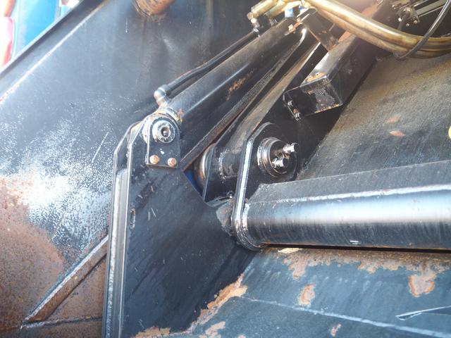 ファイター 　富士車輌製　パッカー車／塵芥車　ＰＬ４１０９　プレス式　容積１０立米　連続スイッチ　汚水タンク付　上物同年　リーフサス　ターボ２４０馬力　積載１．７ｔ　６速ＭＴ　ベッド付き　坂道発進補助装置（36枚目）