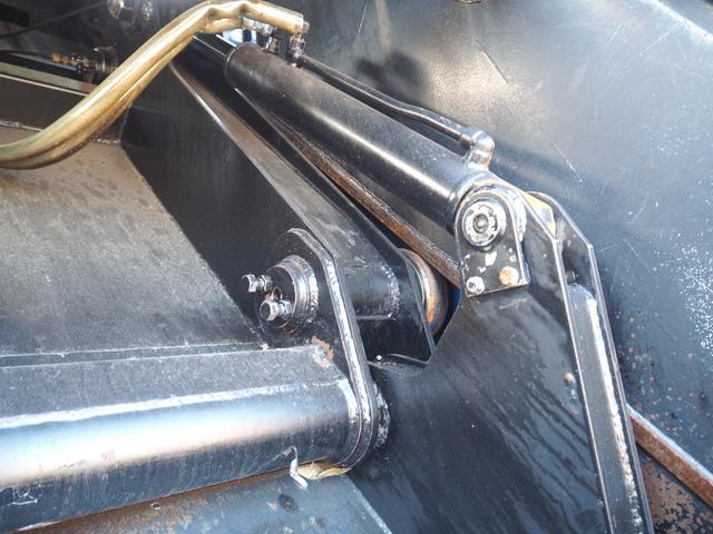 ファイター 　富士車輌製　パッカー車／塵芥車　ＰＬ４１０９　プレス式　容積１０立米　連続スイッチ　汚水タンク付　上物同年　リーフサス　ターボ２４０馬力　積載１．７ｔ　６速ＭＴ　ベッド付き　坂道発進補助装置（37枚目）