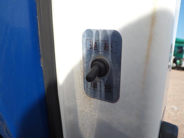 ファイター 　富士車輌製　パッカー車／塵芥車　ＰＬ４１０９　プレス式　容積１０立米　連続スイッチ　汚水タンク付　上物同年　リーフサス　ターボ２４０馬力　積載１．７ｔ　６速ＭＴ　ベッド付き　坂道発進補助装置（40枚目）