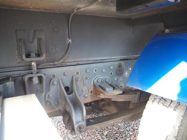 ファイター 　富士車輌製　パッカー車／塵芥車　ＰＬ４１０９　プレス式　容積１０立米　連続スイッチ　汚水タンク付　上物同年　リーフサス　ターボ２４０馬力　積載１．７ｔ　６速ＭＴ　ベッド付き　坂道発進補助装置（45枚目）