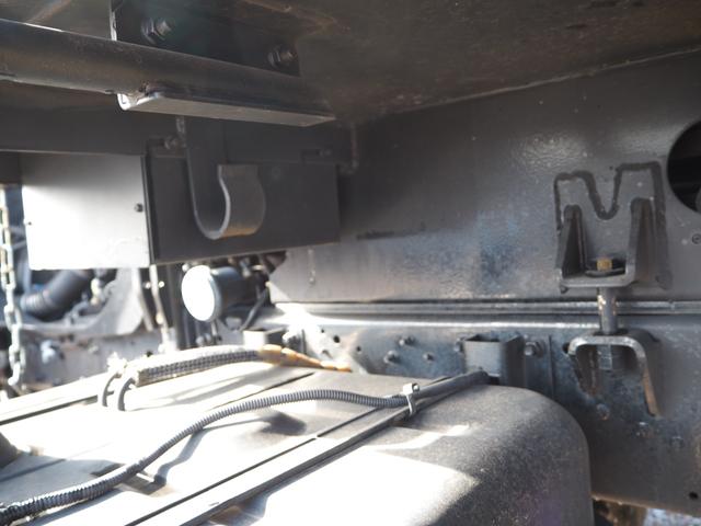 ファイター 　富士車輌製　パッカー車／塵芥車　ＰＬ４１０９　プレス式　容積１０立米　連続スイッチ　汚水タンク付　上物同年　リーフサス　ターボ２４０馬力　積載１．７ｔ　６速ＭＴ　ベッド付き　坂道発進補助装置（48枚目）