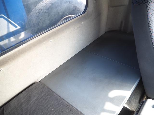 ファイター 　富士車輌製　パッカー車／塵芥車　ＰＬ４１０９　プレス式　容積１０立米　連続スイッチ　汚水タンク付　上物同年　リーフサス　ターボ２４０馬力　積載１．７ｔ　６速ＭＴ　ベッド付き　坂道発進補助装置（62枚目）