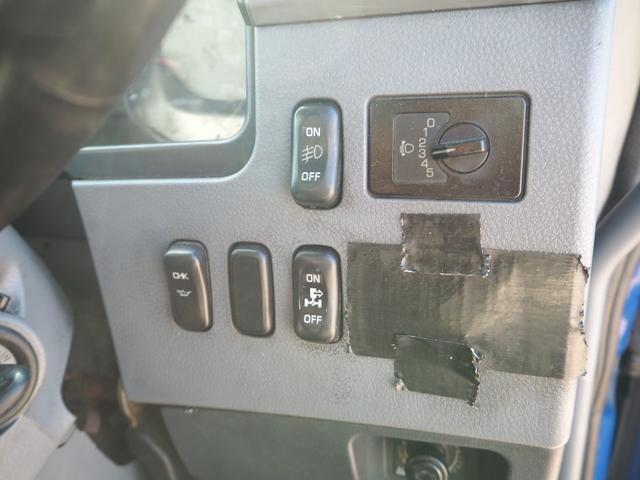 ファイター 　富士車輌製　パッカー車／塵芥車　ＰＬ４１０９　プレス式　容積１０立米　連続スイッチ　汚水タンク付　上物同年　リーフサス　ターボ２４０馬力　積載１．７ｔ　６速ＭＴ　ベッド付き　坂道発進補助装置（64枚目）