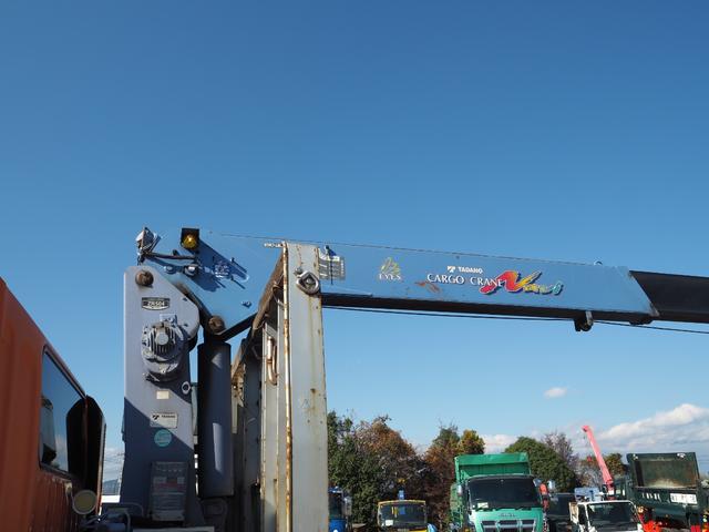 スーパーグレート 　４軸低床　２デフ　タダノ　ＴＭ－ＺＲ５０４　４段クレーン　角足　ラジコン付　上物同年　アルミブロック平ボディ　五方開　床鉄縞板張り　リアエアサス　ターボ３８０馬力　積載１２．３ｔ　７速ＭＴ　デフロック（16枚目）