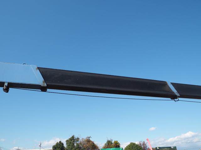 スーパーグレート 　４軸低床　２デフ　タダノ　ＴＭ－ＺＲ５０４　４段クレーン　角足　ラジコン付　上物同年　アルミブロック平ボディ　五方開　床鉄縞板張り　リアエアサス　ターボ３８０馬力　積載１２．３ｔ　７速ＭＴ　デフロック（17枚目）