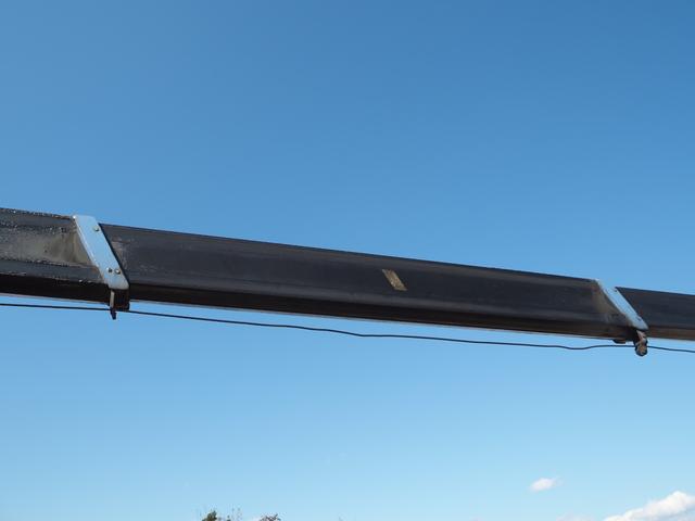 スーパーグレート 　４軸低床　２デフ　タダノ　ＴＭ－ＺＲ５０４　４段クレーン　角足　ラジコン付　上物同年　アルミブロック平ボディ　五方開　床鉄縞板張り　リアエアサス　ターボ３８０馬力　積載１２．３ｔ　７速ＭＴ　デフロック（18枚目）