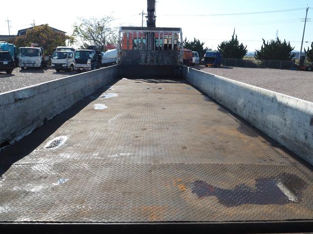 スーパーグレート 　４軸低床　２デフ　タダノ　ＴＭ－ＺＲ５０４　４段クレーン　角足　ラジコン付　上物同年　アルミブロック平ボディ　五方開　床鉄縞板張り　リアエアサス　ターボ３８０馬力　積載１２．３ｔ　７速ＭＴ　デフロック（22枚目）