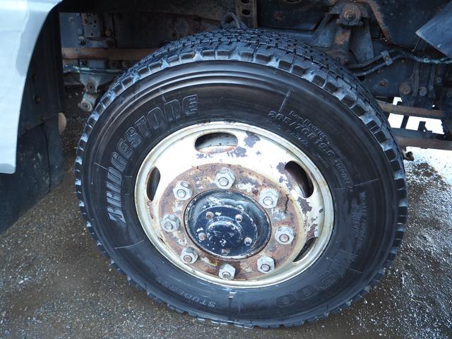 スーパーグレート 　４軸低床　２デフ　タダノ　ＴＭ－ＺＲ５０４　４段クレーン　角足　ラジコン付　上物同年　アルミブロック平ボディ　五方開　床鉄縞板張り　リアエアサス　ターボ３８０馬力　積載１２．３ｔ　７速ＭＴ　デフロック（23枚目）