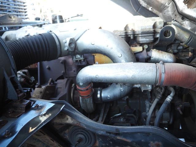 スーパーグレート 　４軸低床　２デフ　タダノ　ＴＭ－ＺＲ５０４　４段クレーン　角足　ラジコン付　上物同年　アルミブロック平ボディ　五方開　床鉄縞板張り　リアエアサス　ターボ３８０馬力　積載１２．３ｔ　７速ＭＴ　デフロック（25枚目）