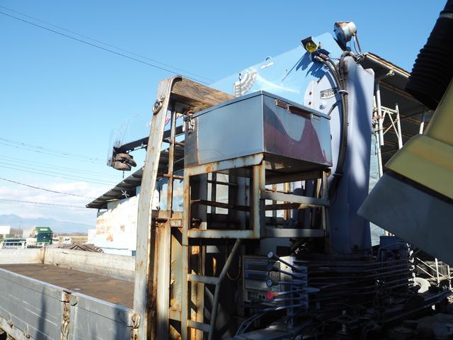 スーパーグレート 　４軸低床　２デフ　タダノ　ＴＭ－ＺＲ５０４　４段クレーン　角足　ラジコン付　上物同年　アルミブロック平ボディ　五方開　床鉄縞板張り　リアエアサス　ターボ３８０馬力　積載１２．３ｔ　７速ＭＴ　デフロック（26枚目）