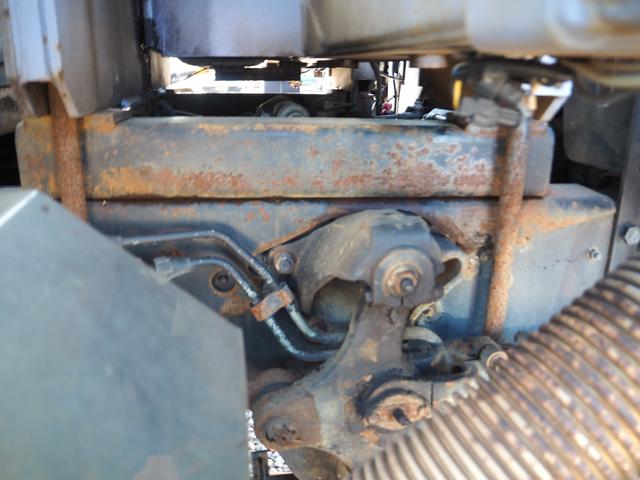 スーパーグレート 　４軸低床　２デフ　タダノ　ＴＭ－ＺＲ５０４　４段クレーン　角足　ラジコン付　上物同年　アルミブロック平ボディ　五方開　床鉄縞板張り　リアエアサス　ターボ３８０馬力　積載１２．３ｔ　７速ＭＴ　デフロック（27枚目）