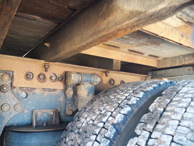 スーパーグレート 　４軸低床　２デフ　タダノ　ＴＭ－ＺＲ５０４　４段クレーン　角足　ラジコン付　上物同年　アルミブロック平ボディ　五方開　床鉄縞板張り　リアエアサス　ターボ３８０馬力　積載１２．３ｔ　７速ＭＴ　デフロック（34枚目）