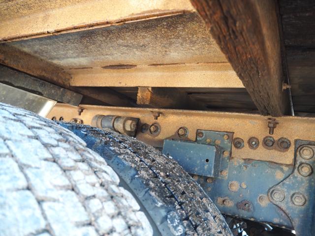 スーパーグレート 　４軸低床　２デフ　タダノ　ＴＭ－ＺＲ５０４　４段クレーン　角足　ラジコン付　上物同年　アルミブロック平ボディ　五方開　床鉄縞板張り　リアエアサス　ターボ３８０馬力　積載１２．３ｔ　７速ＭＴ　デフロック（35枚目）