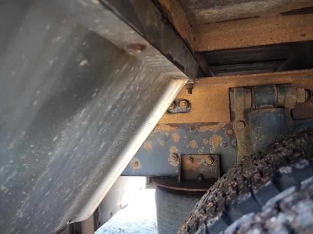 スーパーグレート 　４軸低床　２デフ　タダノ　ＴＭ－ＺＲ５０４　４段クレーン　角足　ラジコン付　上物同年　アルミブロック平ボディ　五方開　床鉄縞板張り　リアエアサス　ターボ３８０馬力　積載１２．３ｔ　７速ＭＴ　デフロック（36枚目）