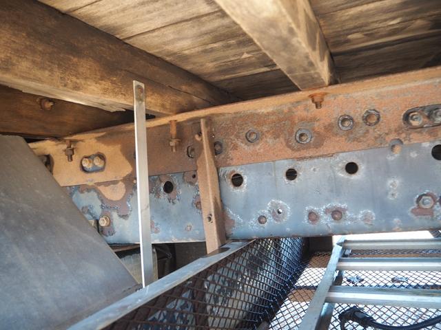 スーパーグレート 　４軸低床　２デフ　タダノ　ＴＭ－ＺＲ５０４　４段クレーン　角足　ラジコン付　上物同年　アルミブロック平ボディ　五方開　床鉄縞板張り　リアエアサス　ターボ３８０馬力　積載１２．３ｔ　７速ＭＴ　デフロック（40枚目）