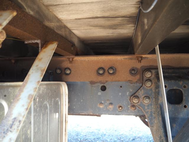 スーパーグレート 　４軸低床　２デフ　タダノ　ＴＭ－ＺＲ５０４　４段クレーン　角足　ラジコン付　上物同年　アルミブロック平ボディ　五方開　床鉄縞板張り　リアエアサス　ターボ３８０馬力　積載１２．３ｔ　７速ＭＴ　デフロック（46枚目）