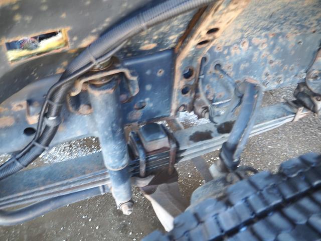 スーパーグレート 　４軸低床　２デフ　タダノ　ＴＭ－ＺＲ５０４　４段クレーン　角足　ラジコン付　上物同年　アルミブロック平ボディ　五方開　床鉄縞板張り　リアエアサス　ターボ３８０馬力　積載１２．３ｔ　７速ＭＴ　デフロック（53枚目）