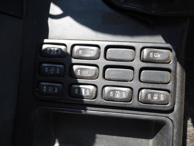 スーパーグレート 　４軸低床　２デフ　タダノ　ＴＭ－ＺＲ５０４　４段クレーン　角足　ラジコン付　上物同年　アルミブロック平ボディ　五方開　床鉄縞板張り　リアエアサス　ターボ３８０馬力　積載１２．３ｔ　７速ＭＴ　デフロック（65枚目）