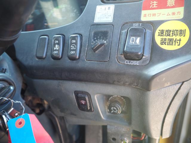 スーパーグレート 　４軸低床　２デフ　タダノ　ＴＭ－ＺＲ５０４　４段クレーン　角足　ラジコン付　上物同年　アルミブロック平ボディ　五方開　床鉄縞板張り　リアエアサス　ターボ３８０馬力　積載１２．３ｔ　７速ＭＴ　デフロック（68枚目）