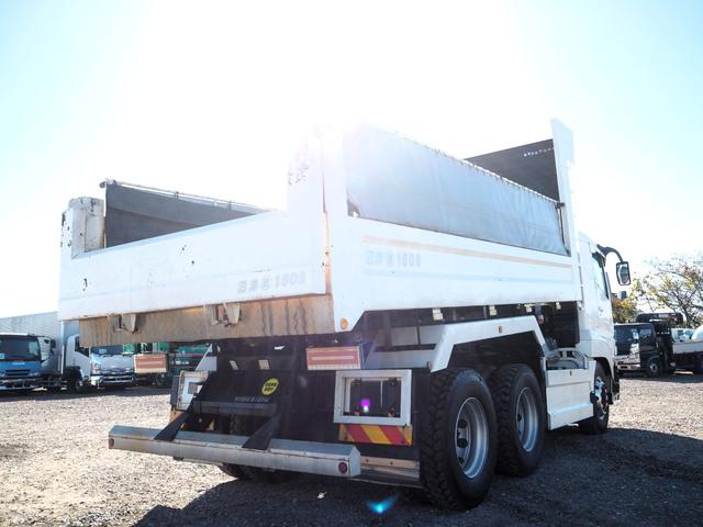 スーパーグレート 　２デフ　小平製　ＤＭ１７－１０　大型ダンプ　電動コボレーン　リーフサス　ターボ３８０馬力　積載８．１ｔ　７速ＭＴ　ベッド付　アルミホイール（前輪のみ）　デフロック　坂道発進補助装置　ＥＴＣ　ＨＩＤ（5枚目）