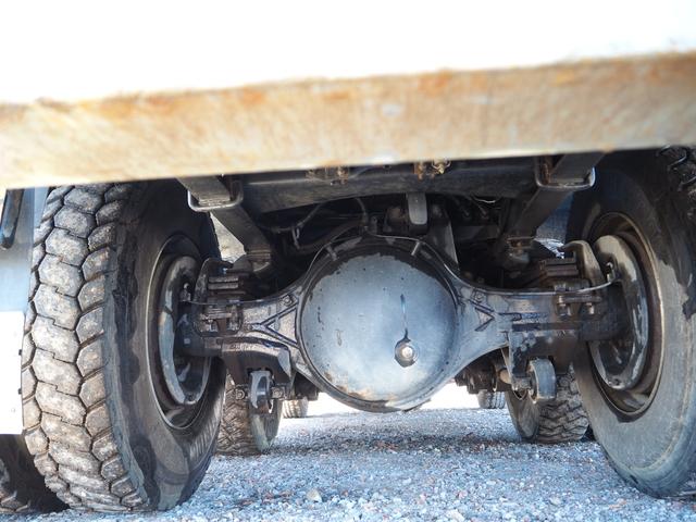 スーパーグレート 　２デフ　小平製　ＤＭ１７－１０　大型ダンプ　電動コボレーン　リーフサス　ターボ３８０馬力　積載８．１ｔ　７速ＭＴ　ベッド付　アルミホイール（前輪のみ）　デフロック　坂道発進補助装置　ＥＴＣ　ＨＩＤ（13枚目）