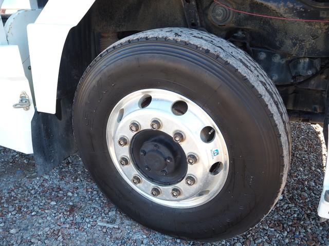 スーパーグレート 　２デフ　小平製　ＤＭ１７－１０　大型ダンプ　電動コボレーン　リーフサス　ターボ３８０馬力　積載８．１ｔ　７速ＭＴ　ベッド付　アルミホイール（前輪のみ）　デフロック　坂道発進補助装置　ＥＴＣ　ＨＩＤ（28枚目）