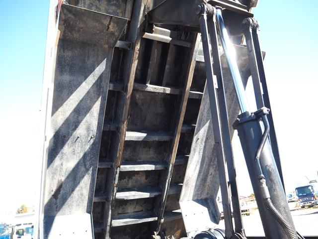 スーパーグレート 　２デフ　小平製　ＤＭ１７－１０　大型ダンプ　電動コボレーン　リーフサス　ターボ３８０馬力　積載８．１ｔ　７速ＭＴ　ベッド付　アルミホイール（前輪のみ）　デフロック　坂道発進補助装置　ＥＴＣ　ＨＩＤ（32枚目）