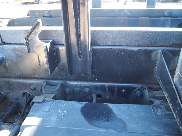 スーパーグレート 　２デフ　小平製　ＤＭ１７－１０　大型ダンプ　電動コボレーン　リーフサス　ターボ３８０馬力　積載８．１ｔ　７速ＭＴ　ベッド付　アルミホイール（前輪のみ）　デフロック　坂道発進補助装置　ＥＴＣ　ＨＩＤ（34枚目）