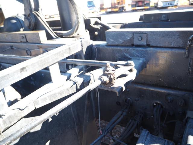 スーパーグレート 　２デフ　小平製　ＤＭ１７－１０　大型ダンプ　電動コボレーン　リーフサス　ターボ３８０馬力　積載８．１ｔ　７速ＭＴ　ベッド付　アルミホイール（前輪のみ）　デフロック　坂道発進補助装置　ＥＴＣ　ＨＩＤ（35枚目）