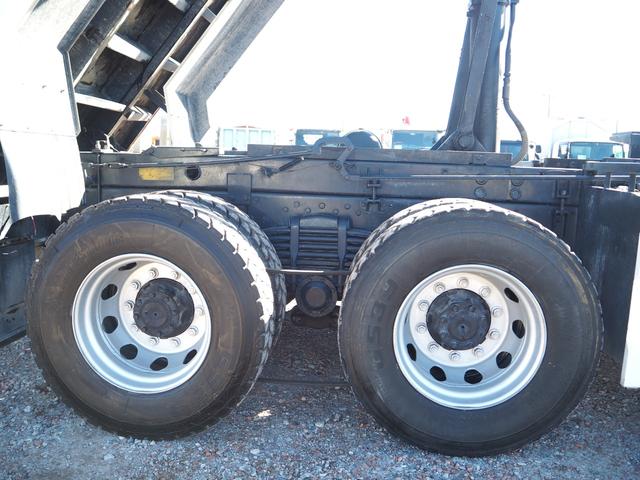 スーパーグレート 　２デフ　小平製　ＤＭ１７－１０　大型ダンプ　電動コボレーン　リーフサス　ターボ３８０馬力　積載８．１ｔ　７速ＭＴ　ベッド付　アルミホイール（前輪のみ）　デフロック　坂道発進補助装置　ＥＴＣ　ＨＩＤ（38枚目）