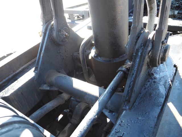 スーパーグレート 　２デフ　小平製　ＤＭ１７－１０　大型ダンプ　電動コボレーン　リーフサス　ターボ３８０馬力　積載８．１ｔ　７速ＭＴ　ベッド付　アルミホイール（前輪のみ）　デフロック　坂道発進補助装置　ＥＴＣ　ＨＩＤ（46枚目）