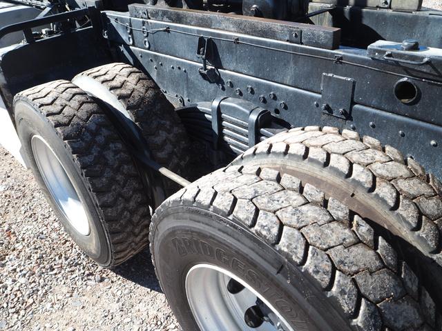 スーパーグレート 　２デフ　小平製　ＤＭ１７－１０　大型ダンプ　電動コボレーン　リーフサス　ターボ３８０馬力　積載８．１ｔ　７速ＭＴ　ベッド付　アルミホイール（前輪のみ）　デフロック　坂道発進補助装置　ＥＴＣ　ＨＩＤ（51枚目）