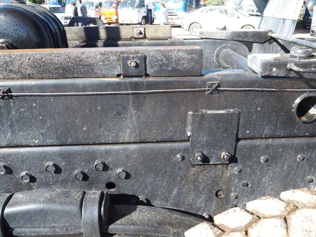 スーパーグレート 　２デフ　小平製　ＤＭ１７－１０　大型ダンプ　電動コボレーン　リーフサス　ターボ３８０馬力　積載８．１ｔ　７速ＭＴ　ベッド付　アルミホイール（前輪のみ）　デフロック　坂道発進補助装置　ＥＴＣ　ＨＩＤ（55枚目）