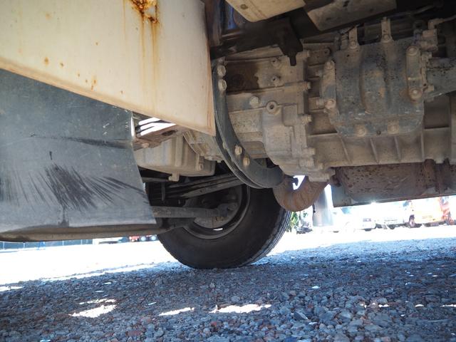 スーパーグレート 　２デフ　小平製　ＤＭ１７－１０　大型ダンプ　電動コボレーン　リーフサス　ターボ３８０馬力　積載８．１ｔ　７速ＭＴ　ベッド付　アルミホイール（前輪のみ）　デフロック　坂道発進補助装置　ＥＴＣ　ＨＩＤ（62枚目）