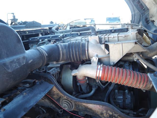 スーパーグレート 　２デフ　小平製　ＤＭ１７－１０　大型ダンプ　電動コボレーン　リーフサス　ターボ３８０馬力　積載８．１ｔ　７速ＭＴ　ベッド付　アルミホイール（前輪のみ）　デフロック　坂道発進補助装置　ＥＴＣ　ＨＩＤ（67枚目）