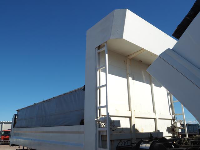 スーパーグレート 　２デフ　小平製　ＤＭ１７－１０　大型ダンプ　電動コボレーン　リーフサス　ターボ３８０馬力　積載８．１ｔ　７速ＭＴ　ベッド付　アルミホイール（前輪のみ）　デフロック　坂道発進補助装置　ＥＴＣ　ＨＩＤ（68枚目）