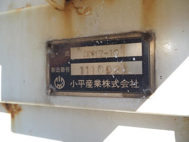 スーパーグレート 　２デフ　小平製　ＤＭ１７－１０　大型ダンプ　電動コボレーン　リーフサス　ターボ３８０馬力　積載８．１ｔ　７速ＭＴ　ベッド付　アルミホイール（前輪のみ）　デフロック　坂道発進補助装置　ＥＴＣ　ＨＩＤ（70枚目）