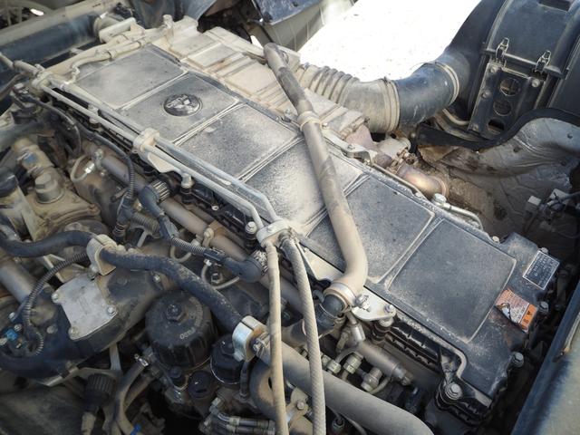 スーパーグレート 　２デフ　小平製　ＤＭ１７－１０　大型ダンプ　電動コボレーン　リーフサス　ターボ３８０馬力　積載８．１ｔ　７速ＭＴ　ベッド付　アルミホイール（前輪のみ）　デフロック　坂道発進補助装置　ＥＴＣ　ＨＩＤ（71枚目）