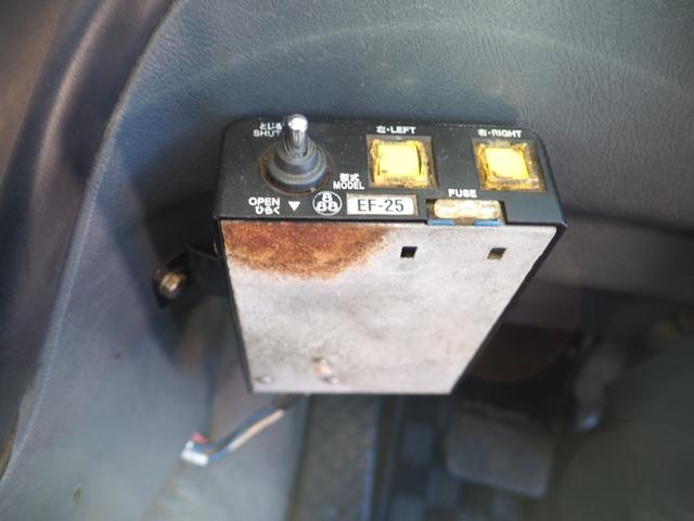 スーパーグレート 　２デフ　小平製　ＤＭ１７－１０　大型ダンプ　電動コボレーン　リーフサス　ターボ３８０馬力　積載８．１ｔ　７速ＭＴ　ベッド付　アルミホイール（前輪のみ）　デフロック　坂道発進補助装置　ＥＴＣ　ＨＩＤ（77枚目）