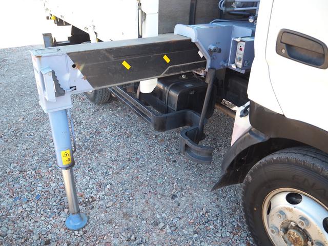 デュトロ 　ワイド幅　ショートボディ／セミロングボディ　タダノ　ＴＭ－ＺＲ２９５　５段クレーン　フックイン　差し違いアウトリガー　リアアウトリガー　２．９３ｔ吊　ラジコン　上物同年　平ボディ　生エンジン　積載３ｔ（9枚目）