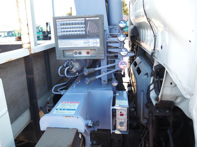 デュトロ 　ワイド幅　ショートボディ／セミロングボディ　タダノ　ＴＭ－ＺＲ２９５　５段クレーン　フックイン　差し違いアウトリガー　リアアウトリガー　２．９３ｔ吊　ラジコン　上物同年　平ボディ　生エンジン　積載３ｔ（10枚目）