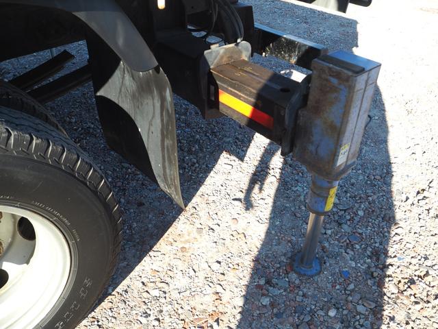 デュトロ 　ワイド幅　ショートボディ／セミロングボディ　タダノ　ＴＭ－ＺＲ２９５　５段クレーン　フックイン　差し違いアウトリガー　リアアウトリガー　２．９３ｔ吊　ラジコン　上物同年　平ボディ　生エンジン　積載３ｔ（17枚目）