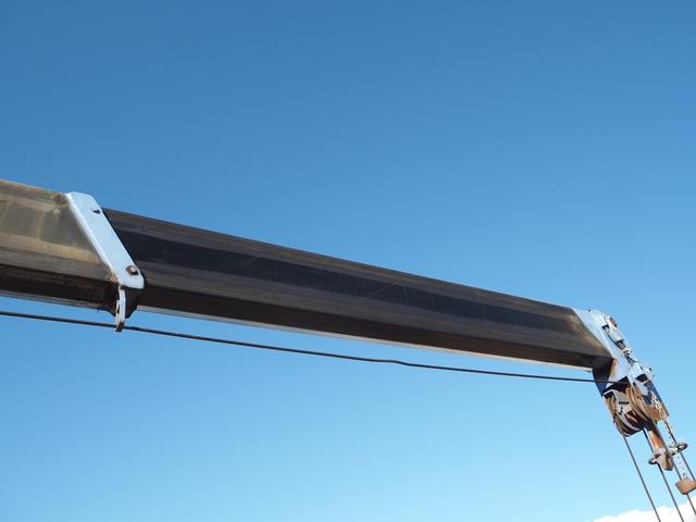 デュトロ 　ワイド幅　ショートボディ／セミロングボディ　タダノ　ＴＭ－ＺＲ２９５　５段クレーン　フックイン　差し違いアウトリガー　リアアウトリガー　２．９３ｔ吊　ラジコン　上物同年　平ボディ　生エンジン　積載３ｔ（23枚目）