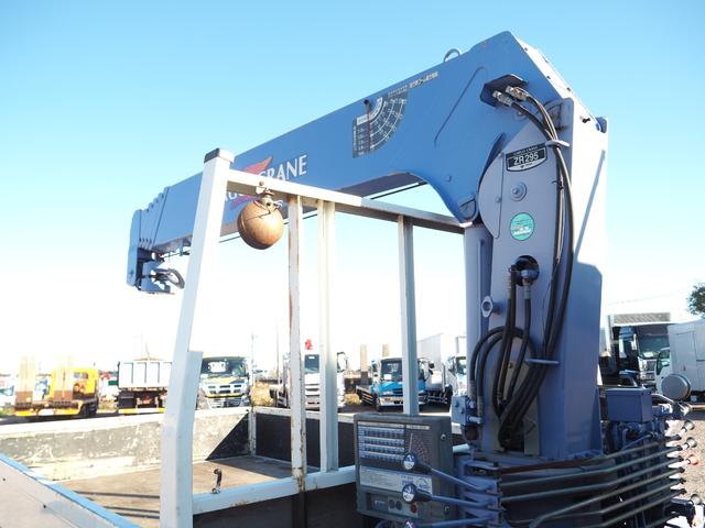 デュトロ 　ワイド幅　ショートボディ／セミロングボディ　タダノ　ＴＭ－ＺＲ２９５　５段クレーン　フックイン　差し違いアウトリガー　リアアウトリガー　２．９３ｔ吊　ラジコン　上物同年　平ボディ　生エンジン　積載３ｔ（37枚目）