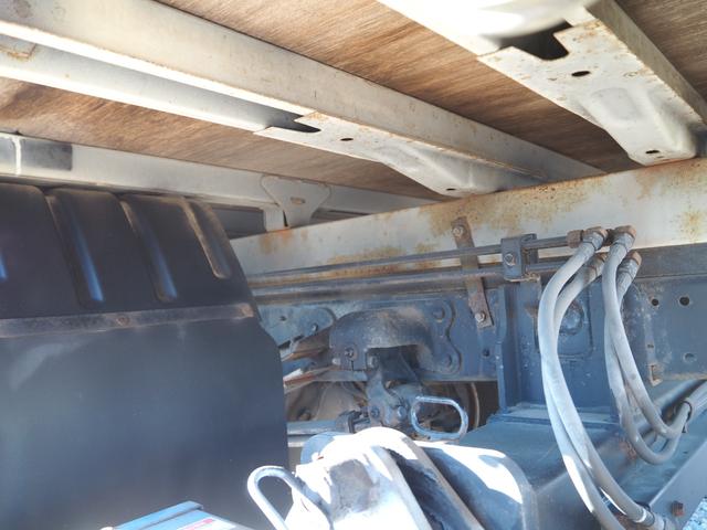 デュトロ 　ワイド幅　ショートボディ／セミロングボディ　タダノ　ＴＭ－ＺＲ２９５　５段クレーン　フックイン　差し違いアウトリガー　リアアウトリガー　２．９３ｔ吊　ラジコン　上物同年　平ボディ　生エンジン　積載３ｔ（50枚目）